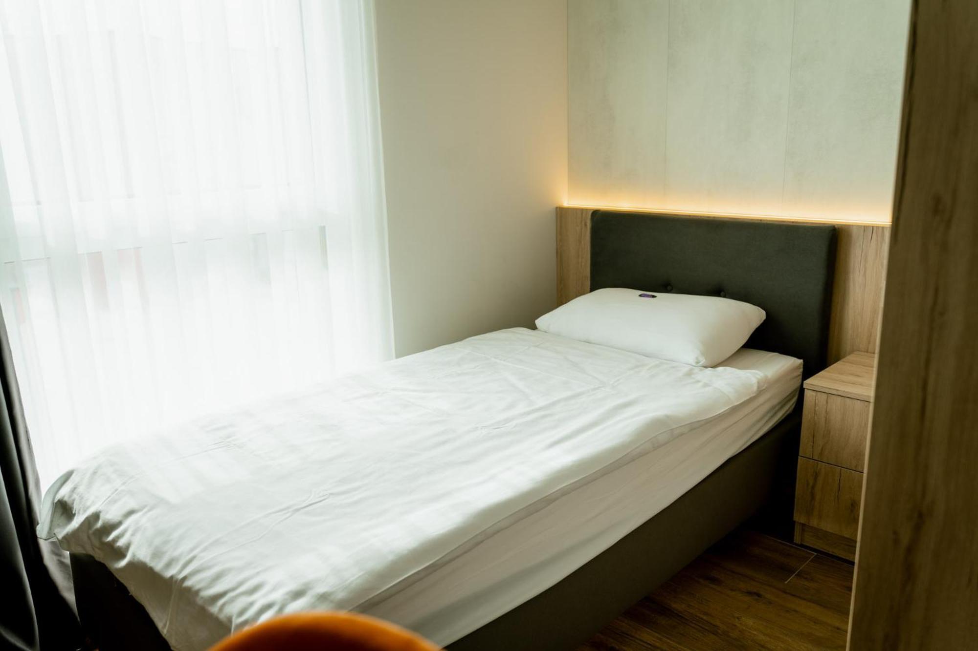 Hotel Lamede Self Check-In Wiener Neustadt Exterior foto